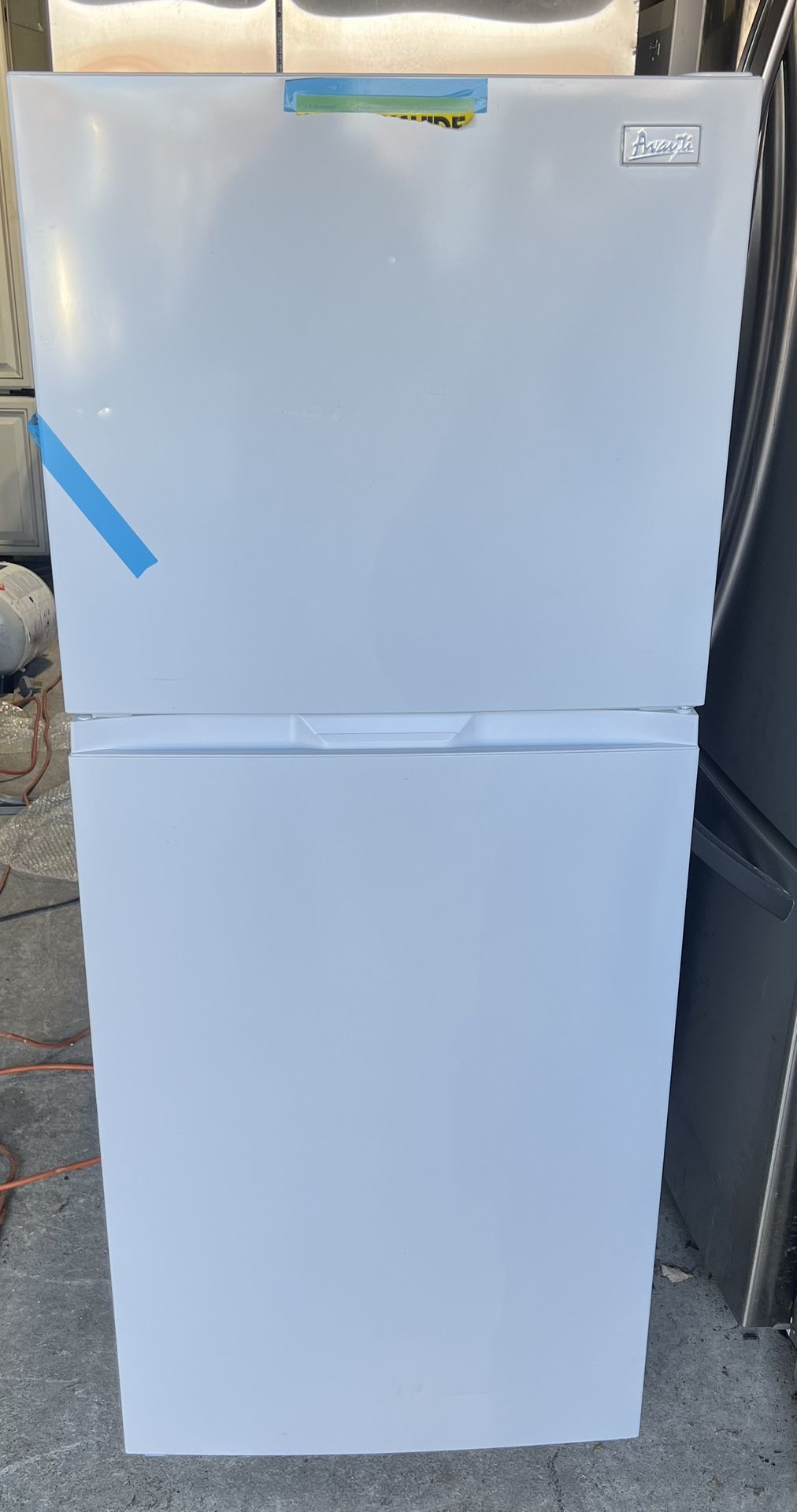 24 Inch Wide Avanti 10.0 cu. ft Top Freezer Refrigerator (New)