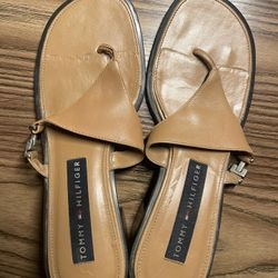 Women’s Brown leather Tommy Hilifiger Thong sandal 2” heels