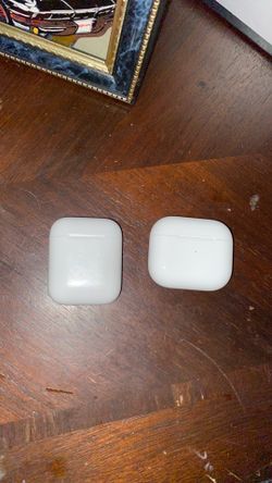 2 apple AirPods