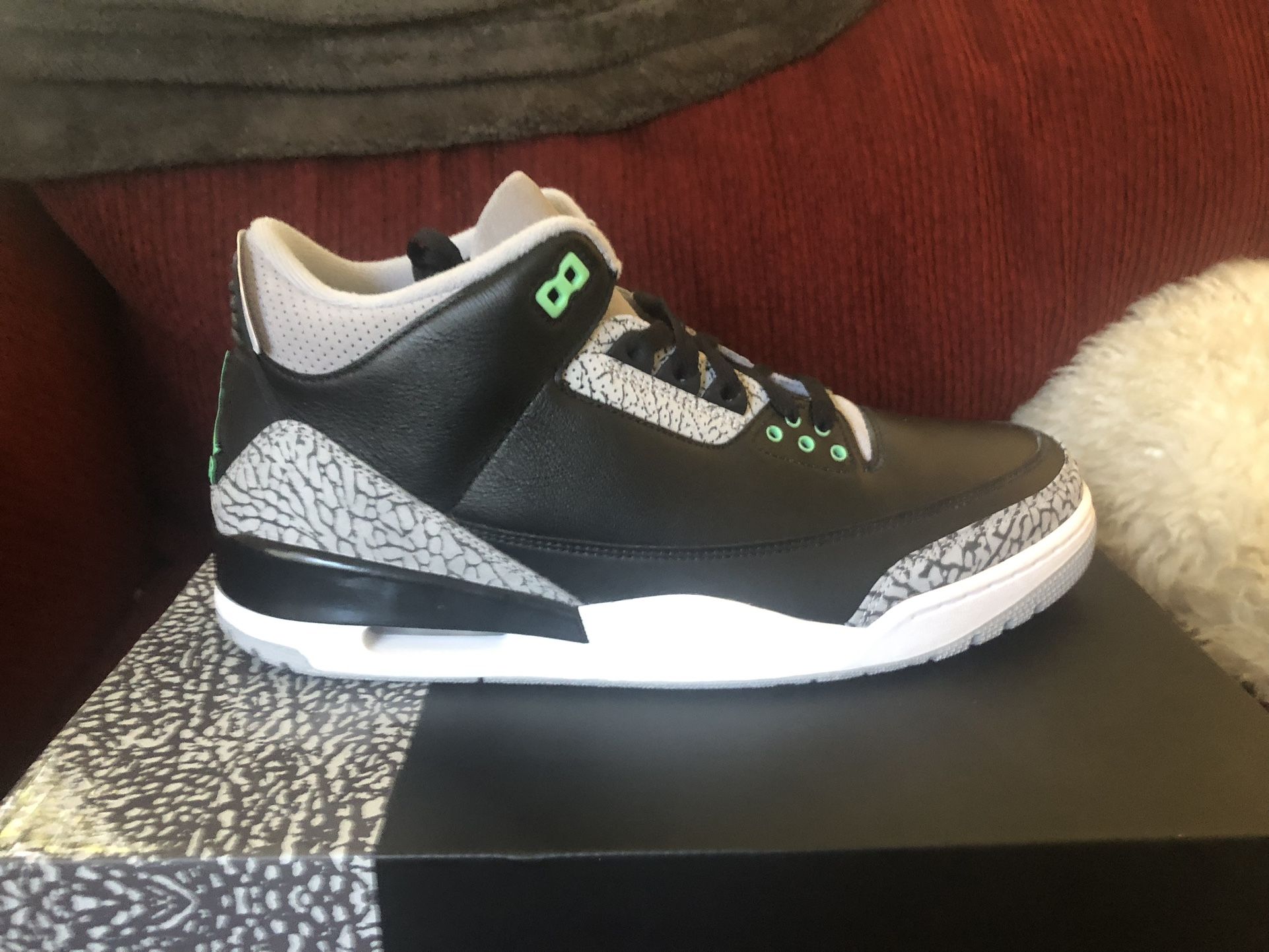 BRAND NEW RETRO JORDANS GREEN GLOW 