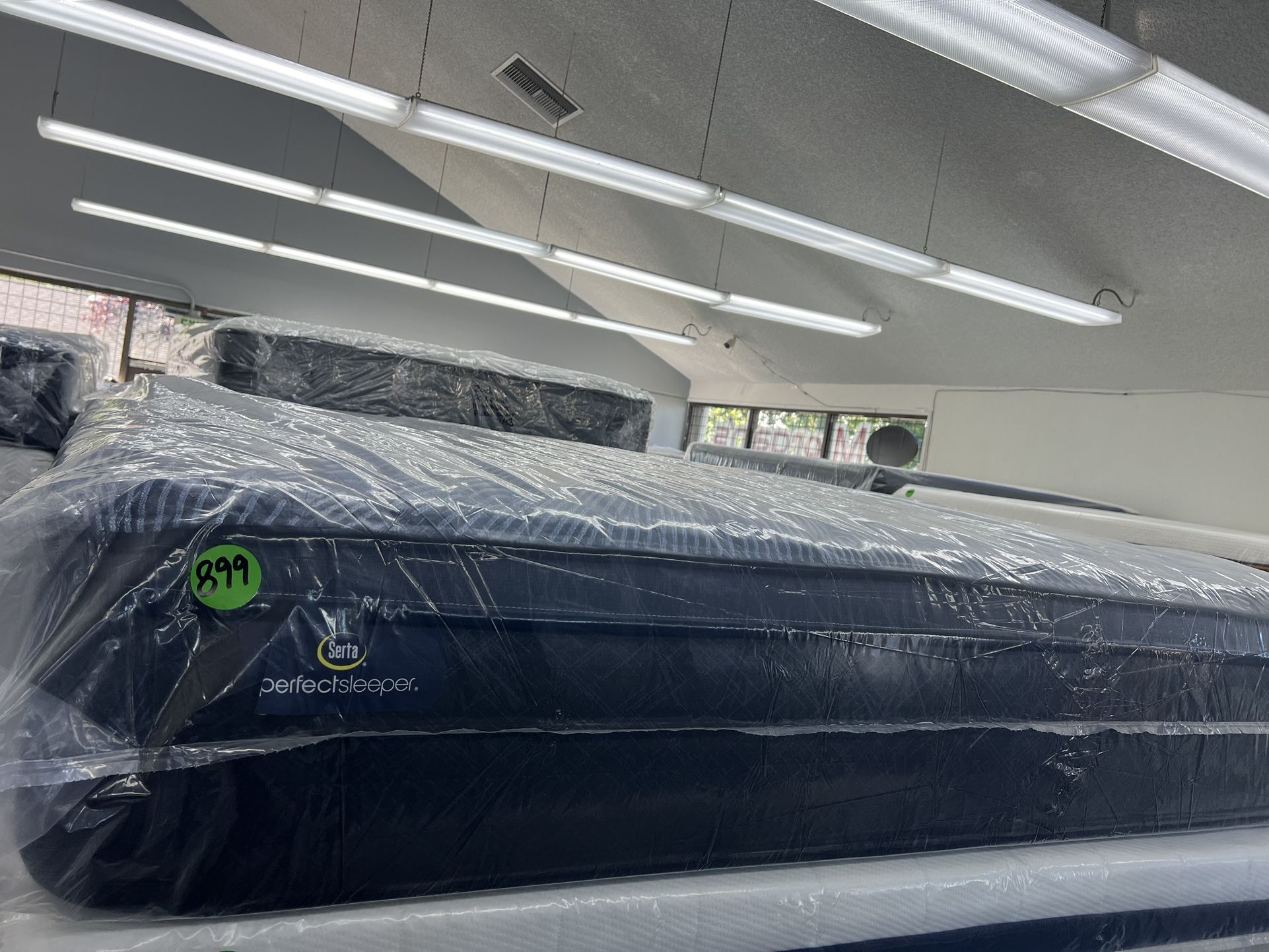 KING SIZE SERTA PERFECT SLEEPER (FIRM) PILLOW TOP MATTRESS & BOX SPRINGS BED SET