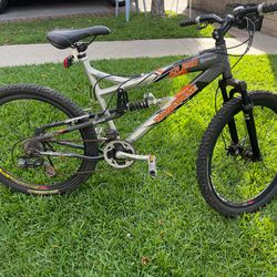 Mongoose XR 250 Mountain Bike – Full Suspension + Disc Brakes – Ready to Ride