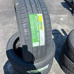 225/45/18 Brand New Set Of Tires 