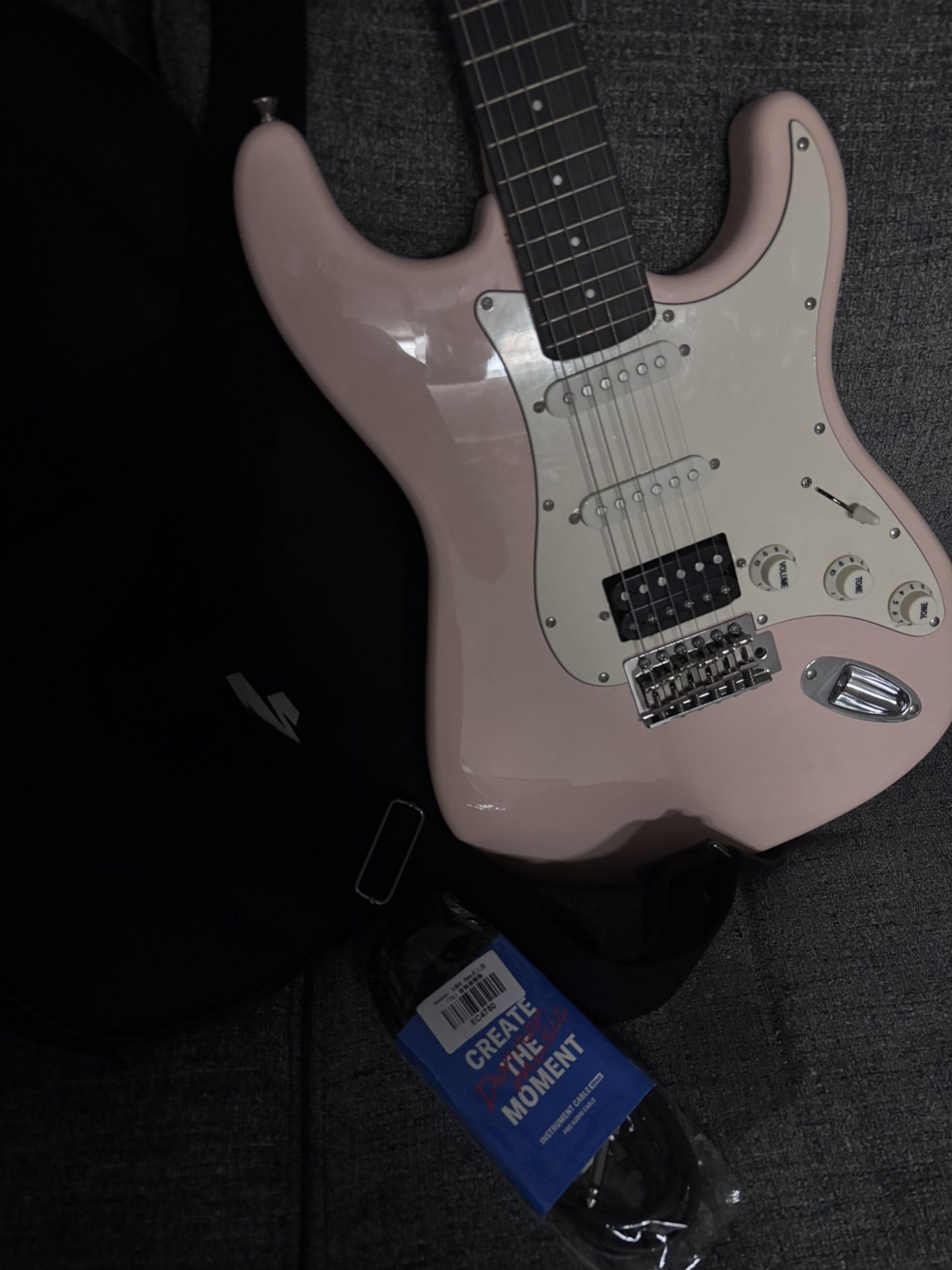 Donner DST-200 Electric Guitar + accessories