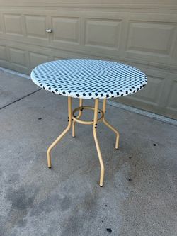 Visita la Tienda Tangkula Mesa de comedor redonda para exteriores de 27.5 pulgadas, mesa de café pequeña resistente con marco de metal y almohadillas 