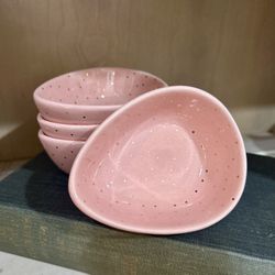 Set Of 4 Pink Egg Ceramic  Bowls