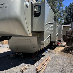 Deluxe 5th Wheel