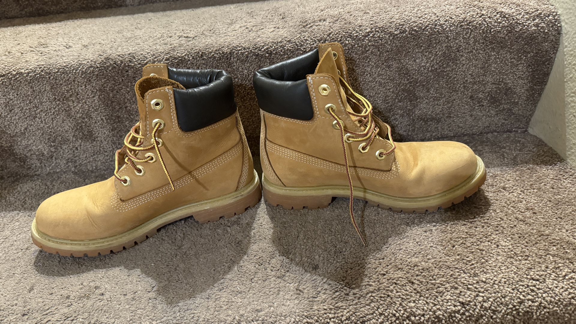 Timberland boots Used Only One Time like new 6 Size display picture 1