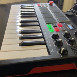 AKAI MPK Mini Play 