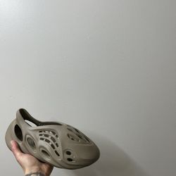Yeezy Foam Runner (Size 8)