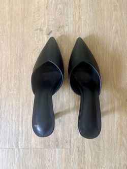 **NEW** Black Kitten Heel, Size 7