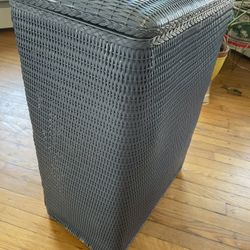 VTG 90’s Blue Wicker Rattan Laundry Basket With Closing Lid 30”