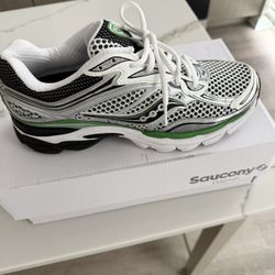 9.5 Worn 1x Size 9.5