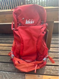 NWT REI Traverse 28 women’s backpack Day Pack