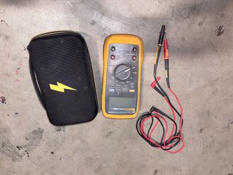 Fluke 87V MAX is an ultra-rugged, industrial True-RMS digital multimeter -USED