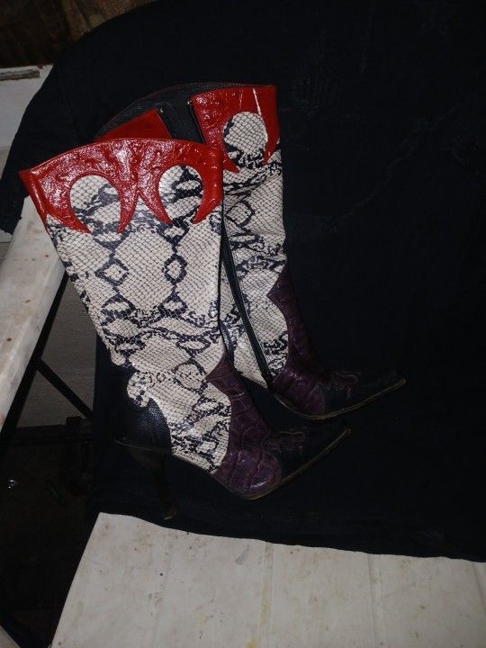 Bebe Exotic Skin Inlaid size 5 $35