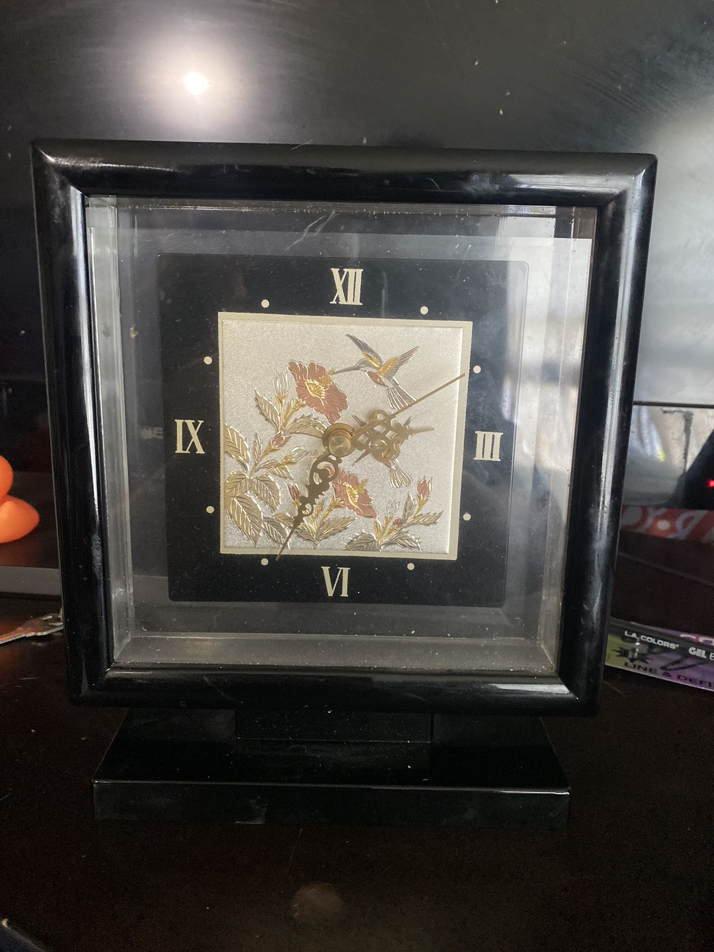 Tochigi Tokei Black Lacquer Hummingbird Clock