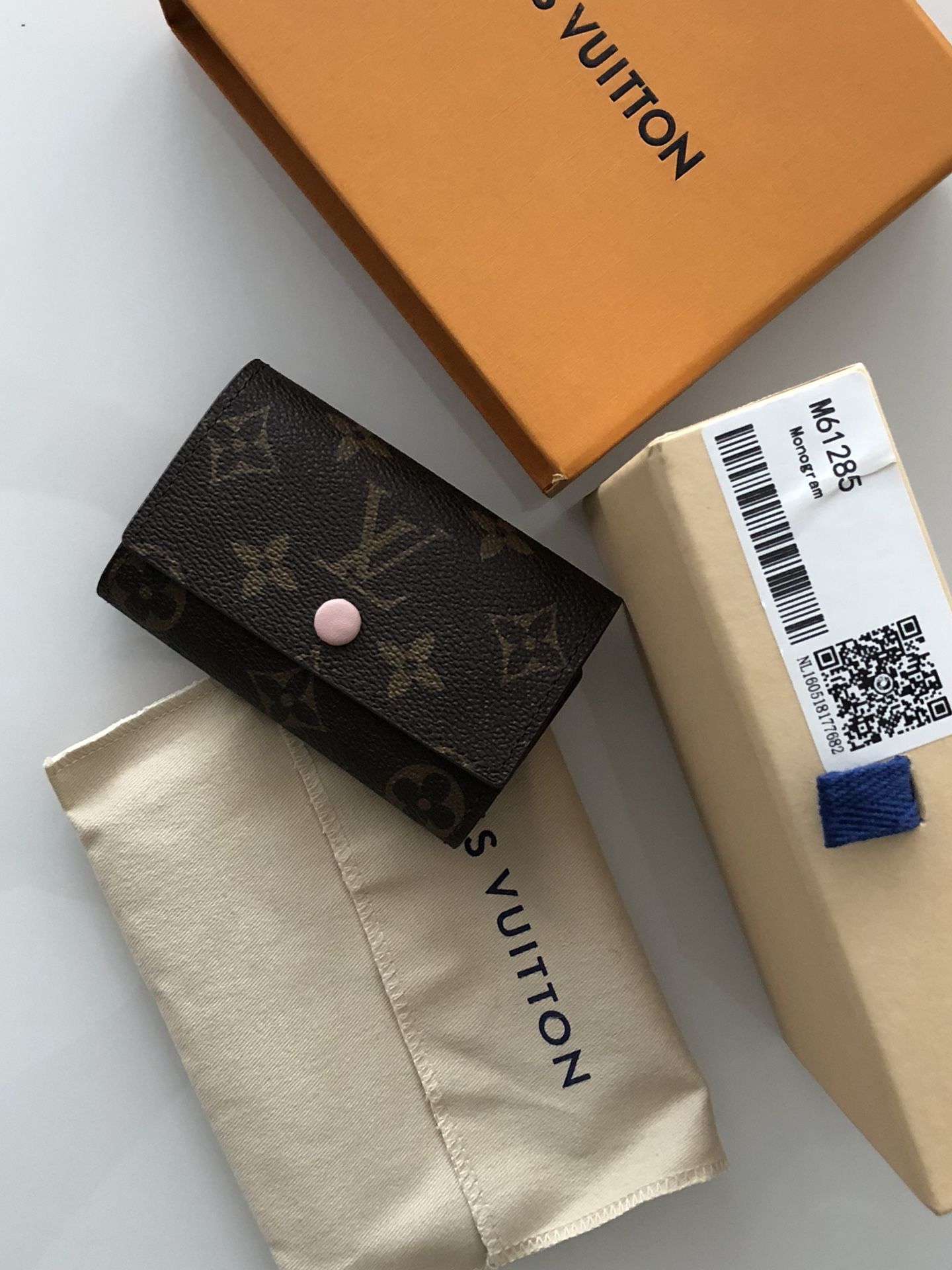 LV LOUIS VUITTON Multicles 6 Key Holder Monogram Canvas Pink M61285 for  Sale in Los Angeles, CA - OfferUp