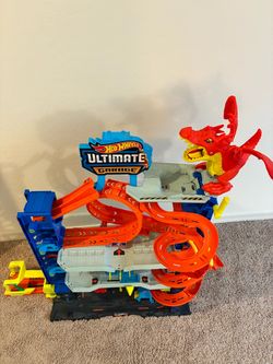 Hot Wheels Ultimate Garage Playset with Dragon