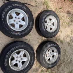 225/75/R15 Stock Jeep Tires & Rims 