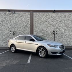 2014 Ford Taurus SE