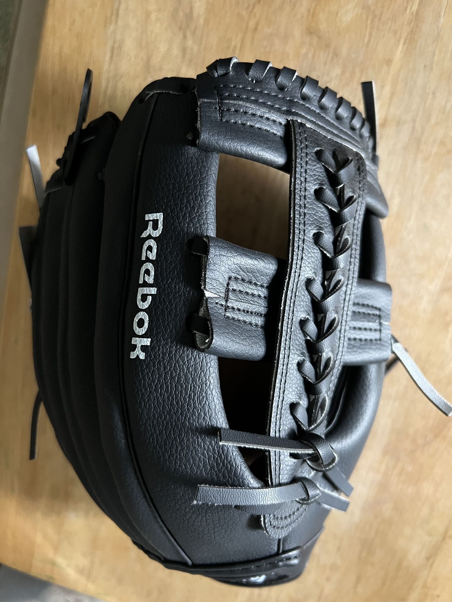 New Reebok 12" Baseball Glove RHT Mitt Black