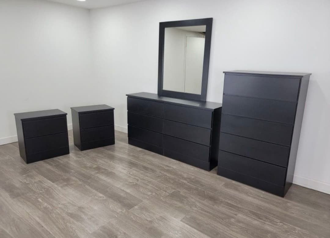 Dresser , Chest And Two Nighstands 💥 Cómoda , Gavetero Y Dos Mesitas De Noche