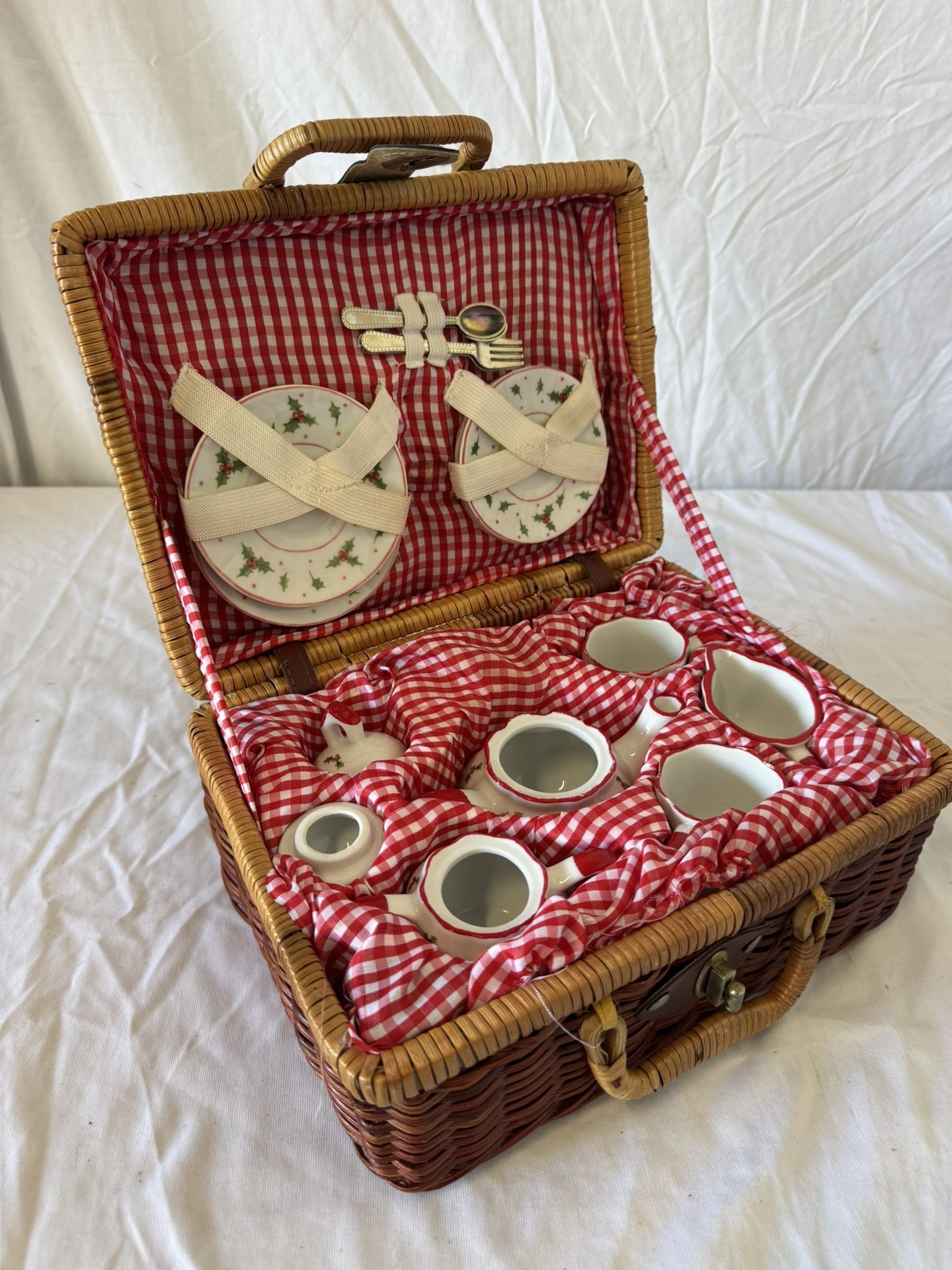 Vintage Christmas doll tea Set