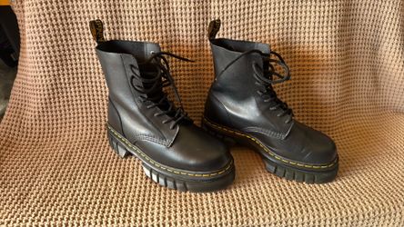 Dr. Martenena  size 9