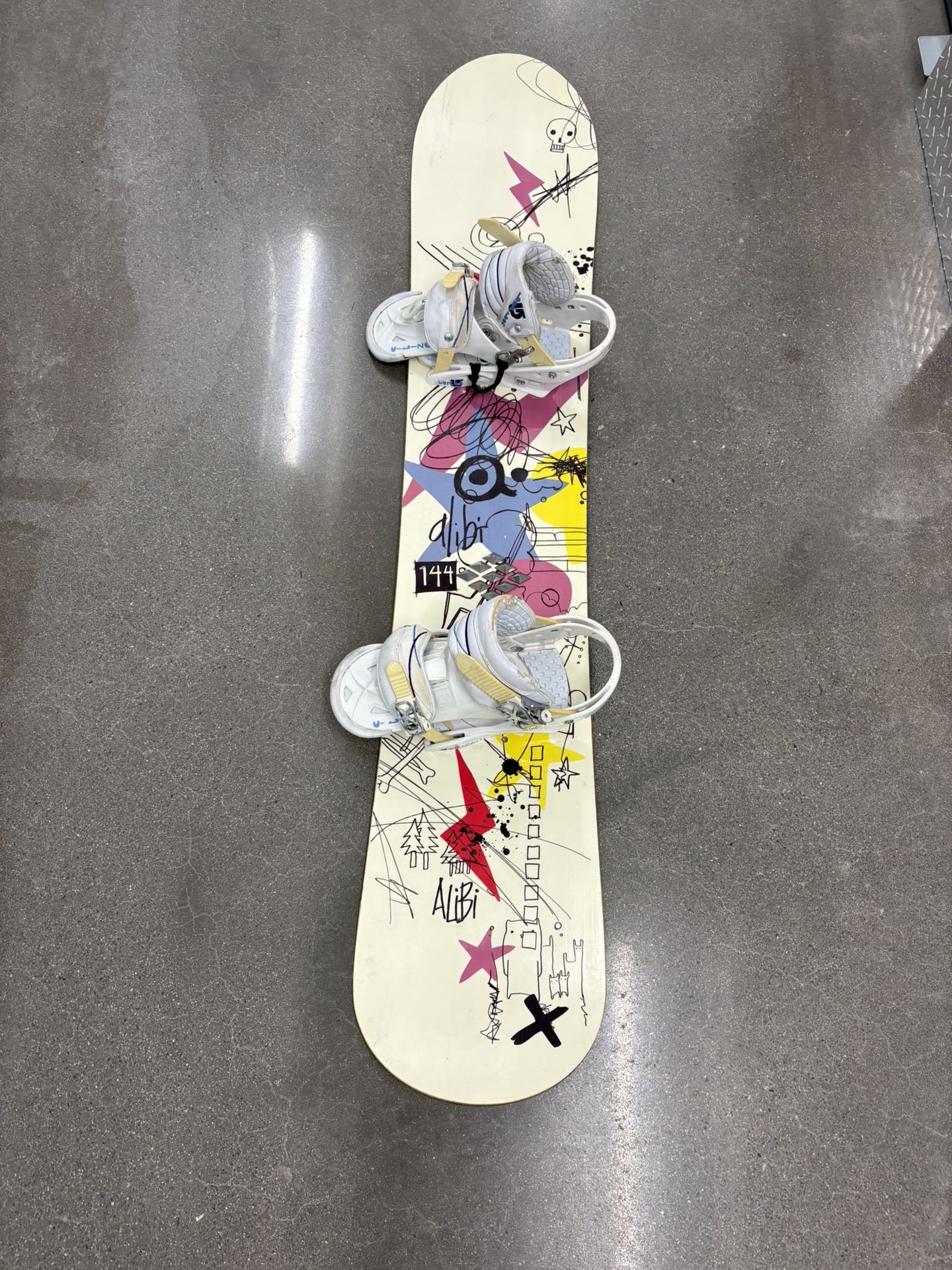 Alibi 144CM Women’s Snowboard Includes Burton Bindings