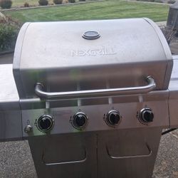 NEXGRILL 4 Burner Plus 1 Gas Range Burner
