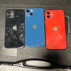 3 iPhones 