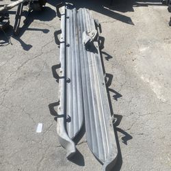 2008 Avalanche 5.3 Step Board $125 Each