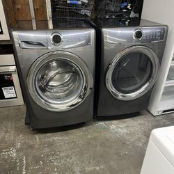 Electrolux XXL Washer Dryer w Steam 