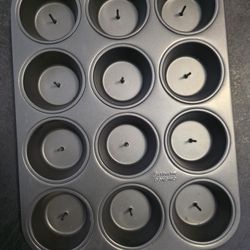 NEW Chicago Metallic Surprise Cupcake Filled Non-Stick 12-cupcakes