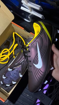 Soccer cleats
