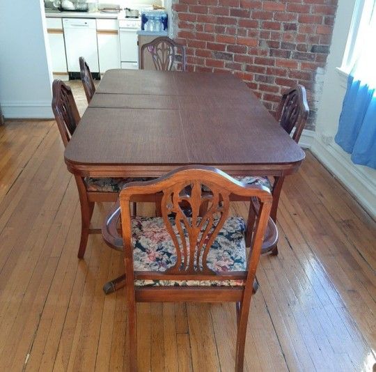 Dining Table with 6 Chairs (1 Head Chair And 5 Other Chairs)