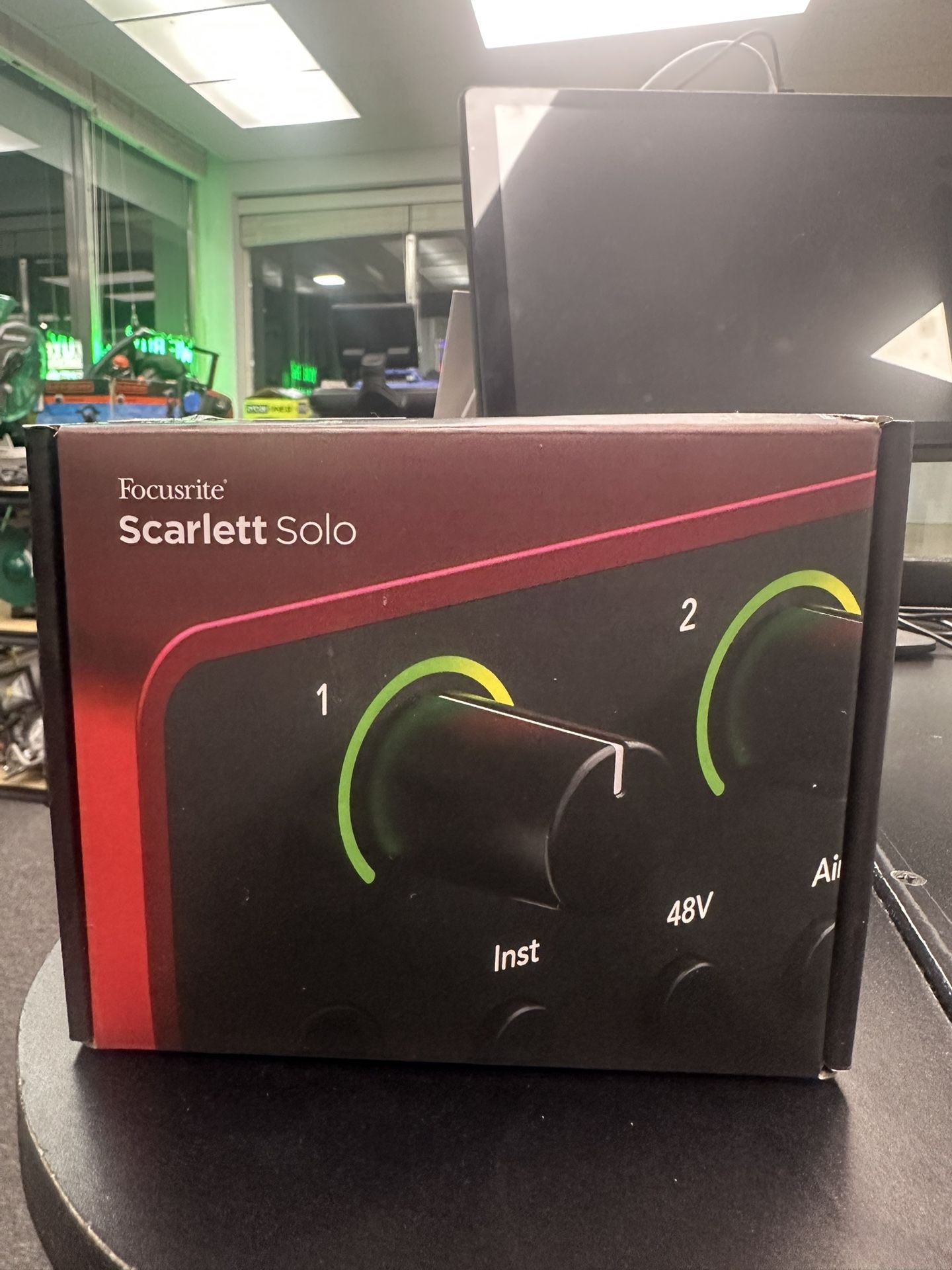 Focusrite Scarlett Solo 4th Gen in box