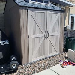 Large Home Depot Rubber Maid Shed
