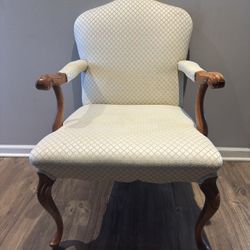 Beautiful Queen Ann Style Mahogany Side Chairs Cream Fabric Nice!
