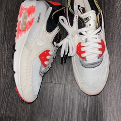 Nike Size 10 Men 40$