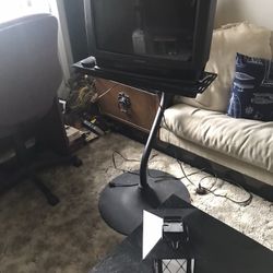 Hitachi 20 “ Tv With Remote & Tv Stand 10.00