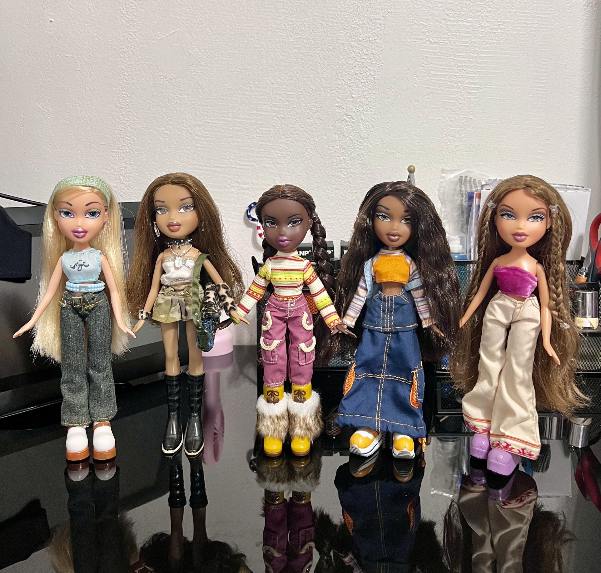 Bratz Cloe, Felicia, Sasha, Yasmin and vintage Nevra Doll BUNDLE