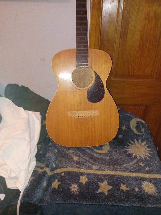 Seville Acoustic Guitar
