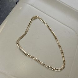 10 K  22in Gold solid cuban Chain  bought it for 7k asking 4k for it