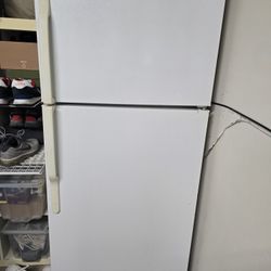 GE Refrigerator 