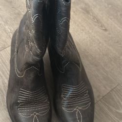 Boots For Women Size 8/5 W Like New