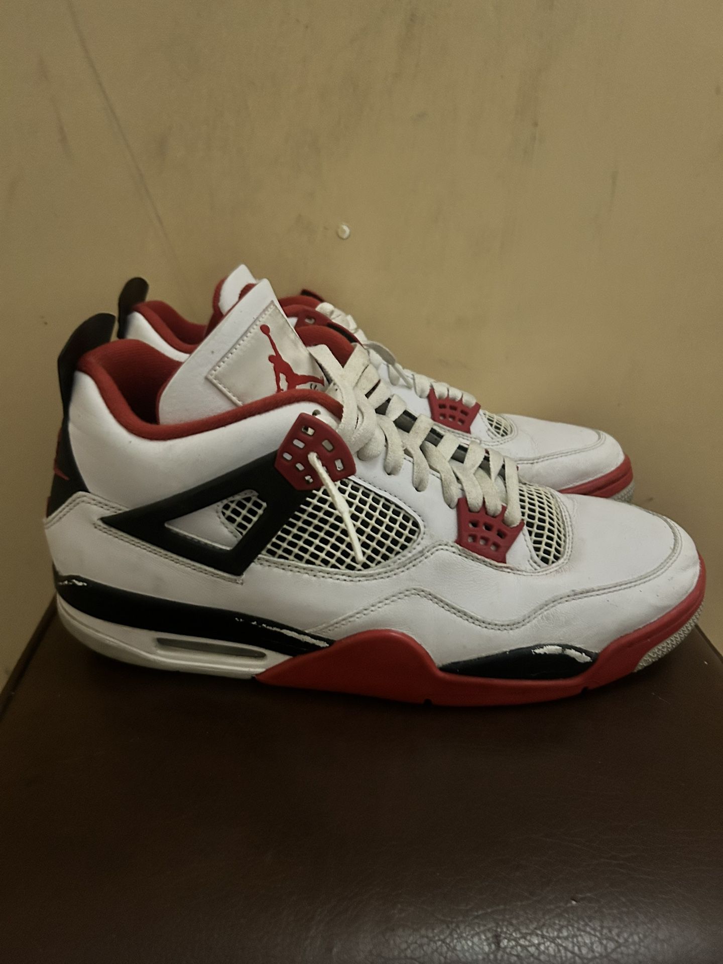 Jordan 4s Fire Reds