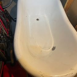 Slipper Cast Iron Clawfoot Tub *project* Needs Refinished 