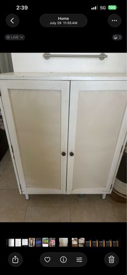 Whit cabinet